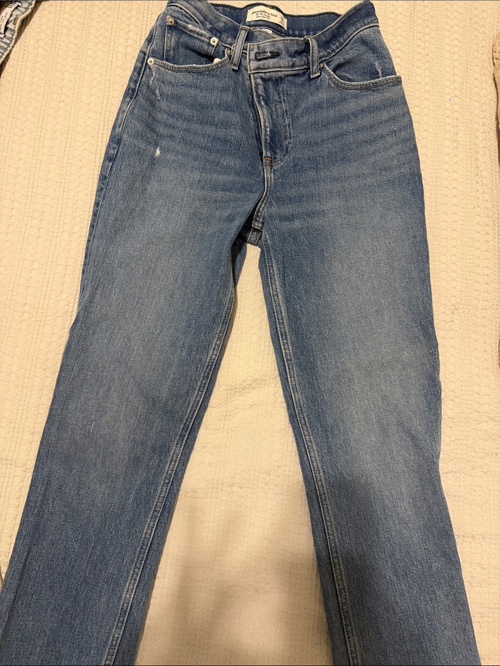Abercrombie & Fitch women's straight leg jeans — medium blue